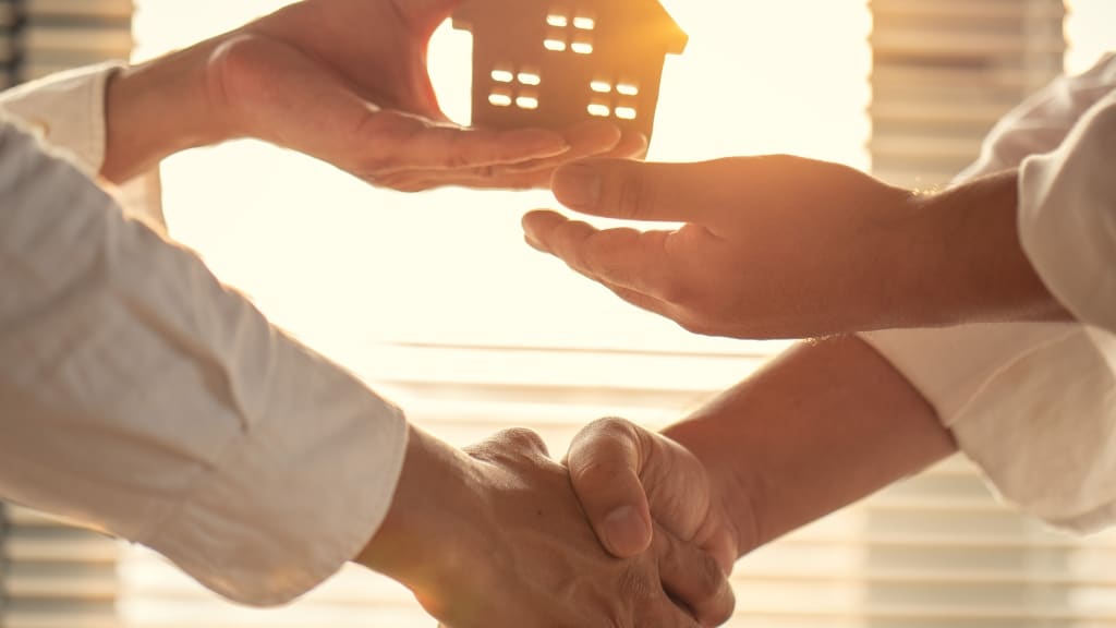 Can You Use a Family Friend as Your Estate Lawyer? Pros, Cons, and Risks